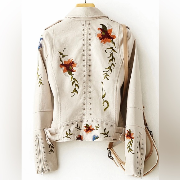 Jacket Embroidery detail studded, Front zipper. Boho Cream M/L Vegan Leather - Picture 3 of 13